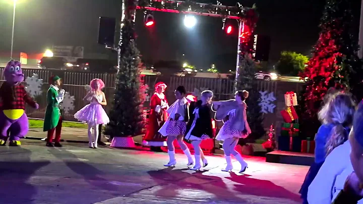 Christmas Tree Lighting & Magical Snowfall 12/13/25: 2025 A Royal Hollday at Castle Park