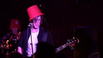 18 Dark Uprising - Whip It (Devo)