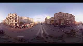 Видео 360  Самоходная гаубица МСТА С едет по центру Москвы