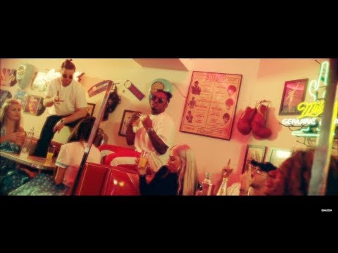 Reezy & Bausa - Szenen Im Hotel