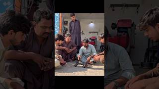 Look at Pakistani mechanics working on a plan to repair a broken axle @RestorasiTruck#shortvideo