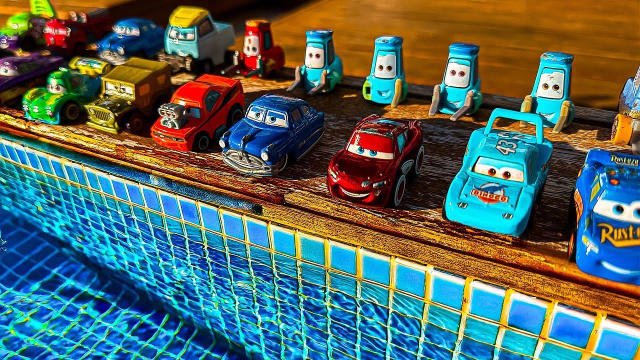 Looking for Disney Pixar Cars On the Rocky Road : Lightning McQueen, Mater, Dinoco McQueen, Mack