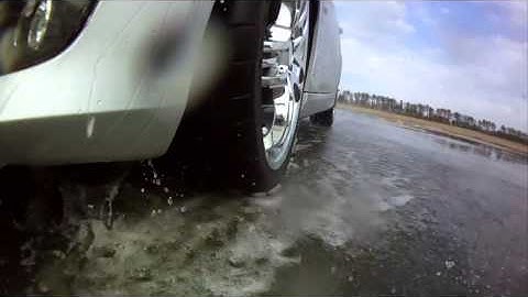 Survirage et sous-virage | Pneu Michelin Canada