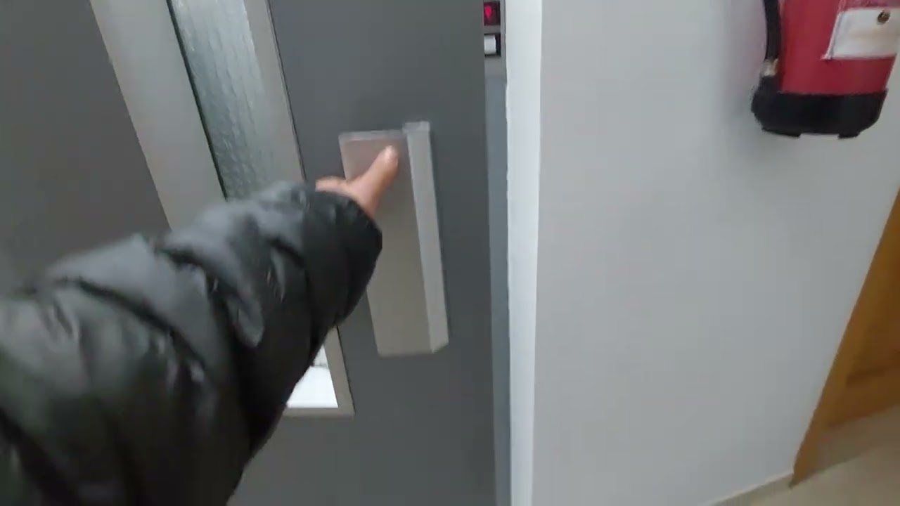 2002 Montoy lift in a building Millennium