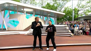 Kerstin Ott &amp; Howard Carpendale im ZDF-Fernsehgarten, 05.05.2024)