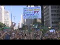 MILHARES PROTESTAM CONTRA E A FAVOR DE CANDIDATOS À PRESIDÊNCIA.