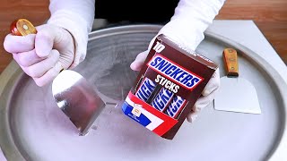 Snickers ice cream rolls street food - ايس كريم رول سنيكرز