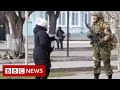 「ファシスト!」 ロシア兵に詰問するウクライナ女性 動画が拡散 - 毎日新聞 - 毎日新聞