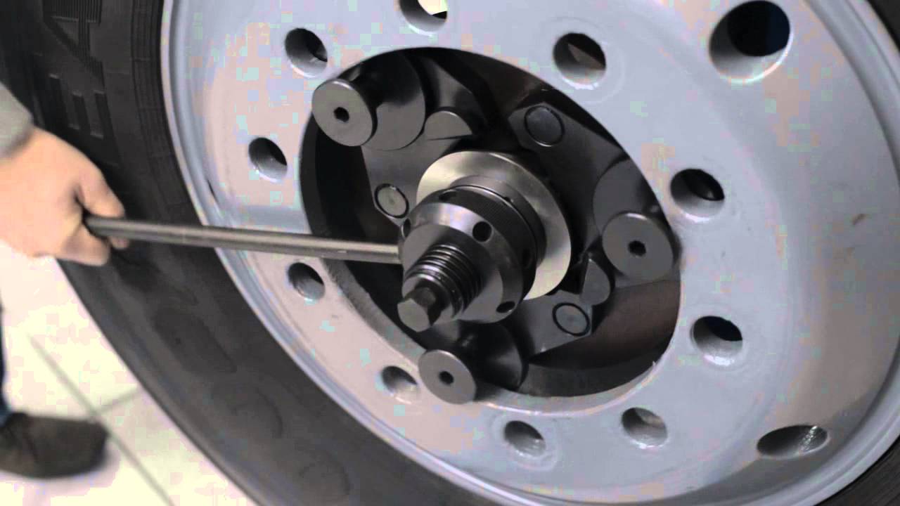 Montaż koła ciężarowego / Truck wheel balancer (montage wheel)