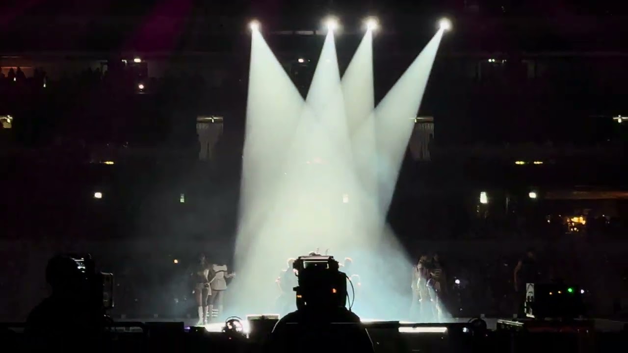 opening+ this is for+ strategy + make me go + set me free+ I can't stop me TWICE Hongkong 20251207