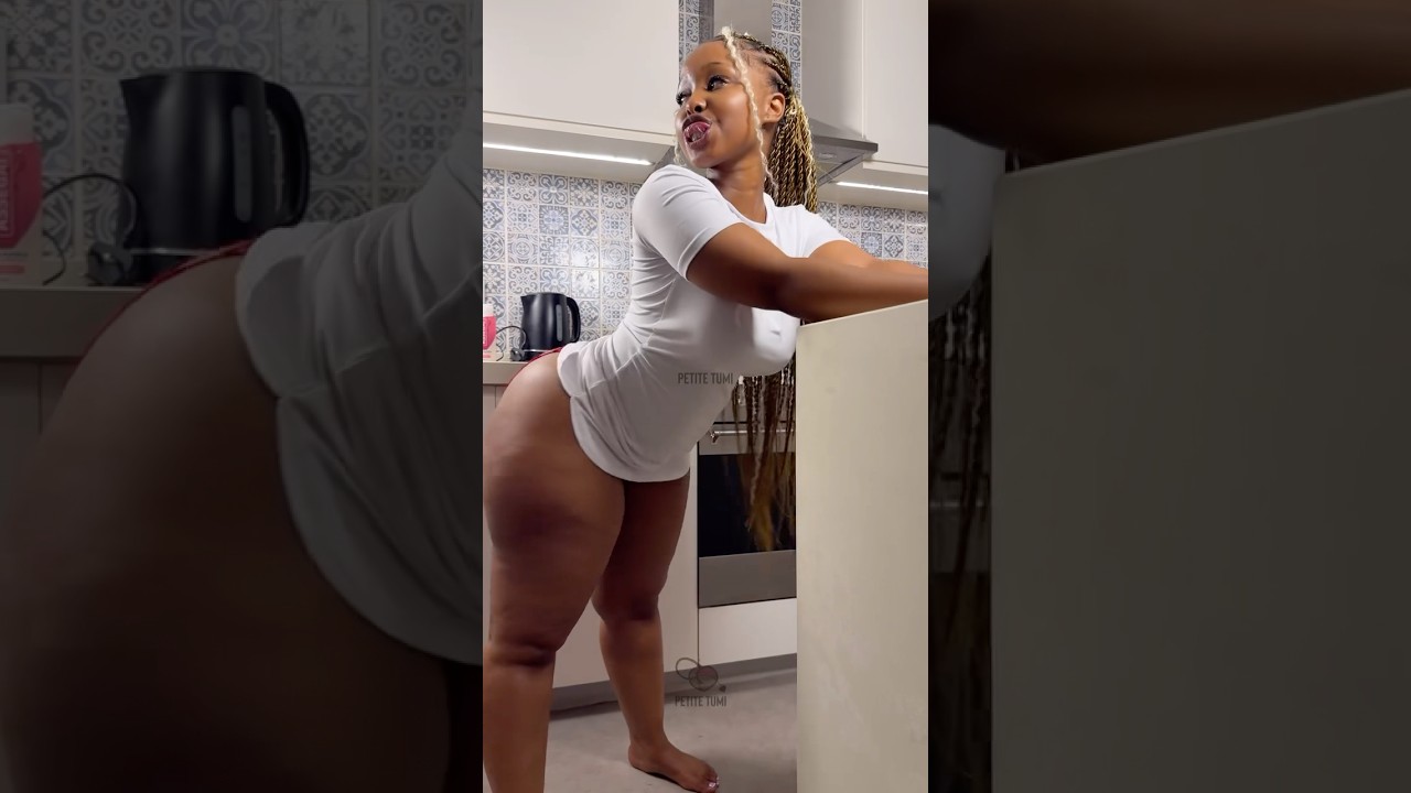 Tumi Petite Slim Thick Ass Show off😍❤️❤️ 