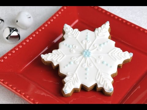 SNOWFLAKE COOKIES DECORATED WITH ROYAL ICING, HANIELA'S