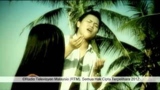 Video thumbnail of "Gedion Hilarius - Tetap Setia"