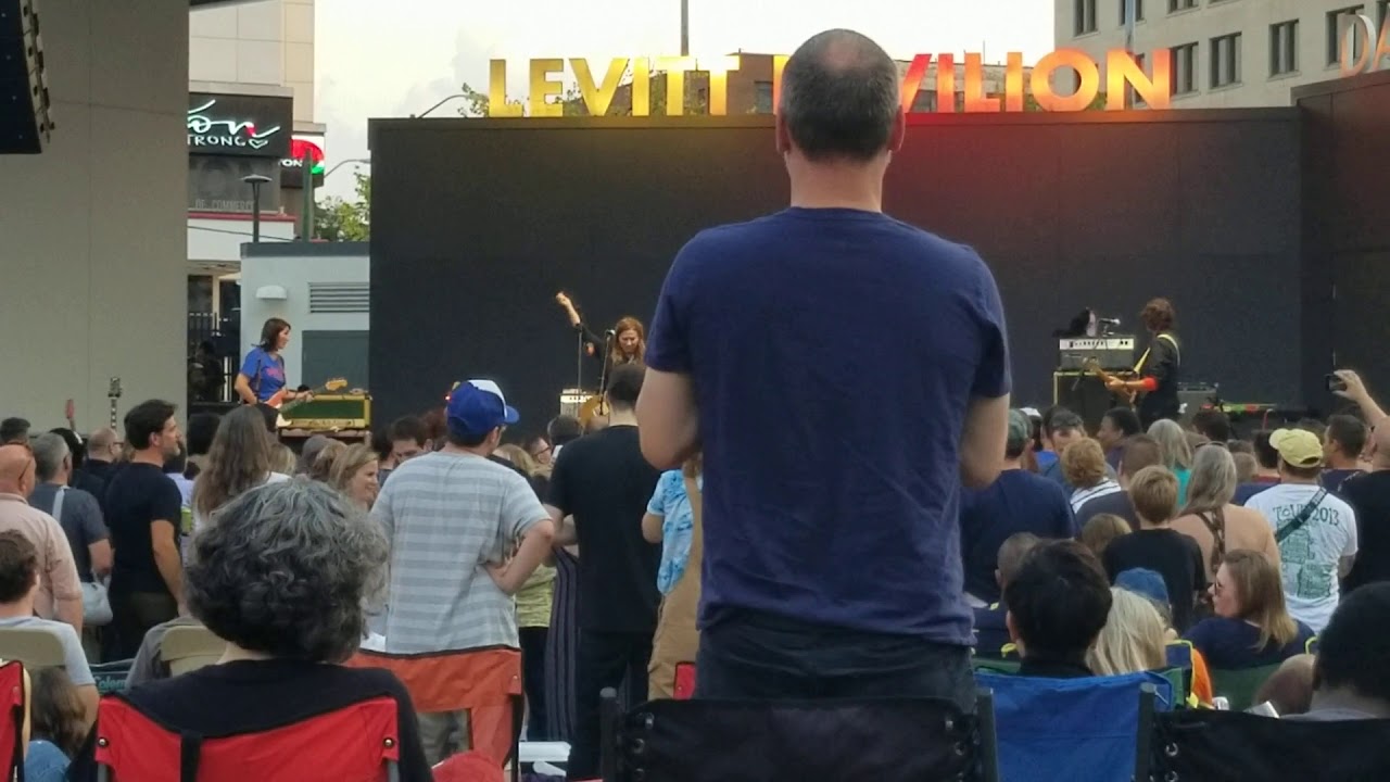 The Breeders LIVE  (2 of 12) "Wait in the Car"