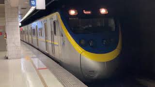 2214次800型區間車往基隆離開板橋站