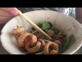 Едим лапшу - Boat noodles в Бангкоке || Вкусная местная еда в Таиланде
