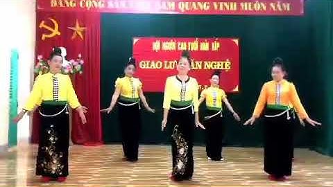 Múa chín bậc tình yêu đội văn nghệ cựu giáo chức xã chiềng cọ
