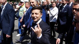 Ukraines New Leader Takes Office, Calls Snap Election