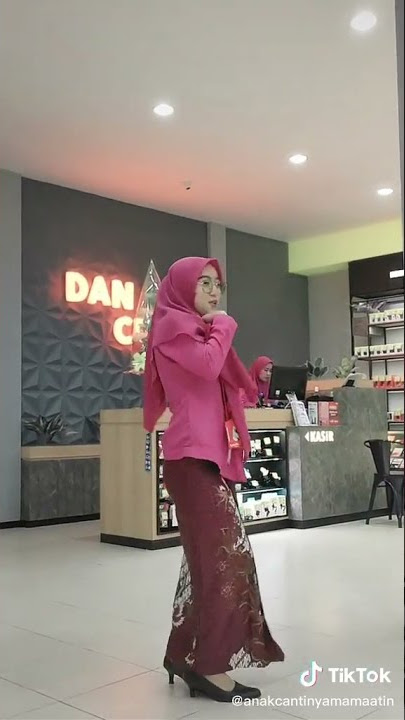 hijab goyang nungging , dan cell