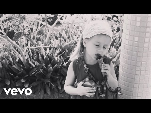 Tate McRae - Nostalgia (Official Video)