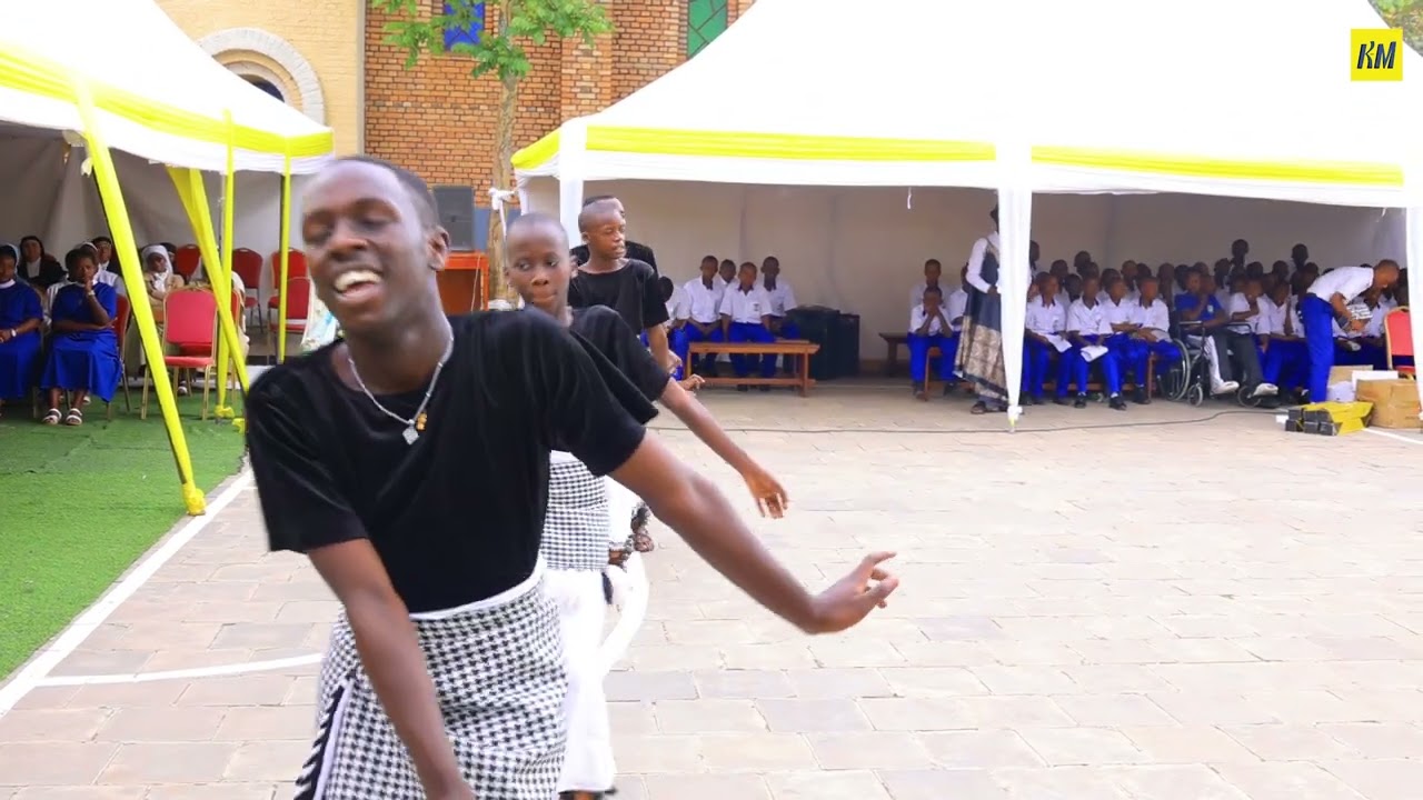 ABASEMINARI BATO BA KABGAYI BIYERETSE ABABYEYI BABO MU MBYINO NYARWANDA