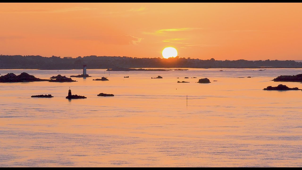 BRETAGNE ( LA CÔTE DE GRANIT ROSE )