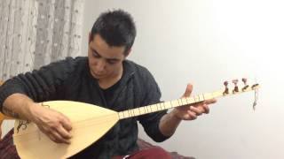 Saz Çalarken