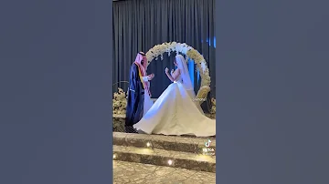 براحه شويه شويه علينا يا شيخه احلي عريس وعروسه 