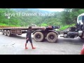 Truck Hino FM 260 TH Nyangkut di Belokan Tajam