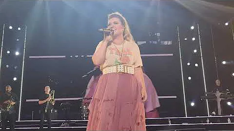 Kelly Clarkson Las Vegas 8-2    17. Stronger / Since You’ve Been Gone