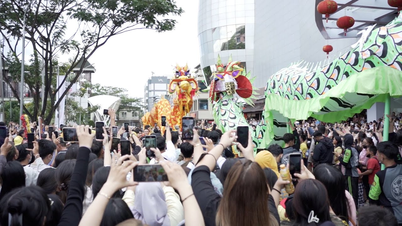 MANTAP BANGET ! Atraksi Naga di Ayani Megamall Pontianak 4 Februari 2023