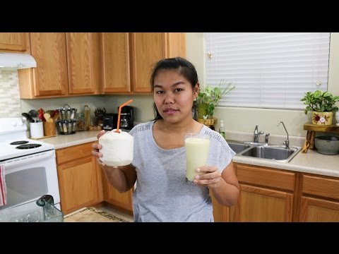 How to Open a Coconut & Make a Smoothie เฉาะมะพร้าวอ่อน - Episode 51