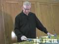 Gary Burton demonstrates the Burton Grip