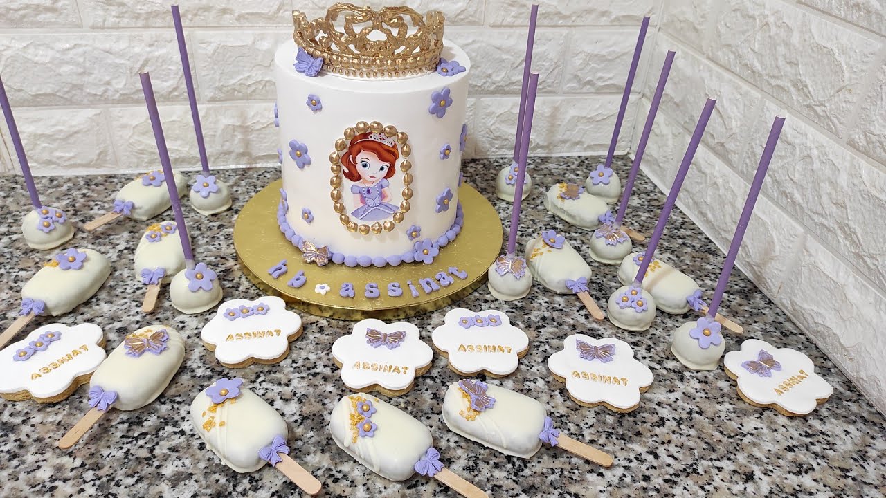 أسهل طريقة تغليف الكيك بعجينة السكر هدية #للمبتدئات /كيك ديزاين صوفيا/Princess Sofia cake design