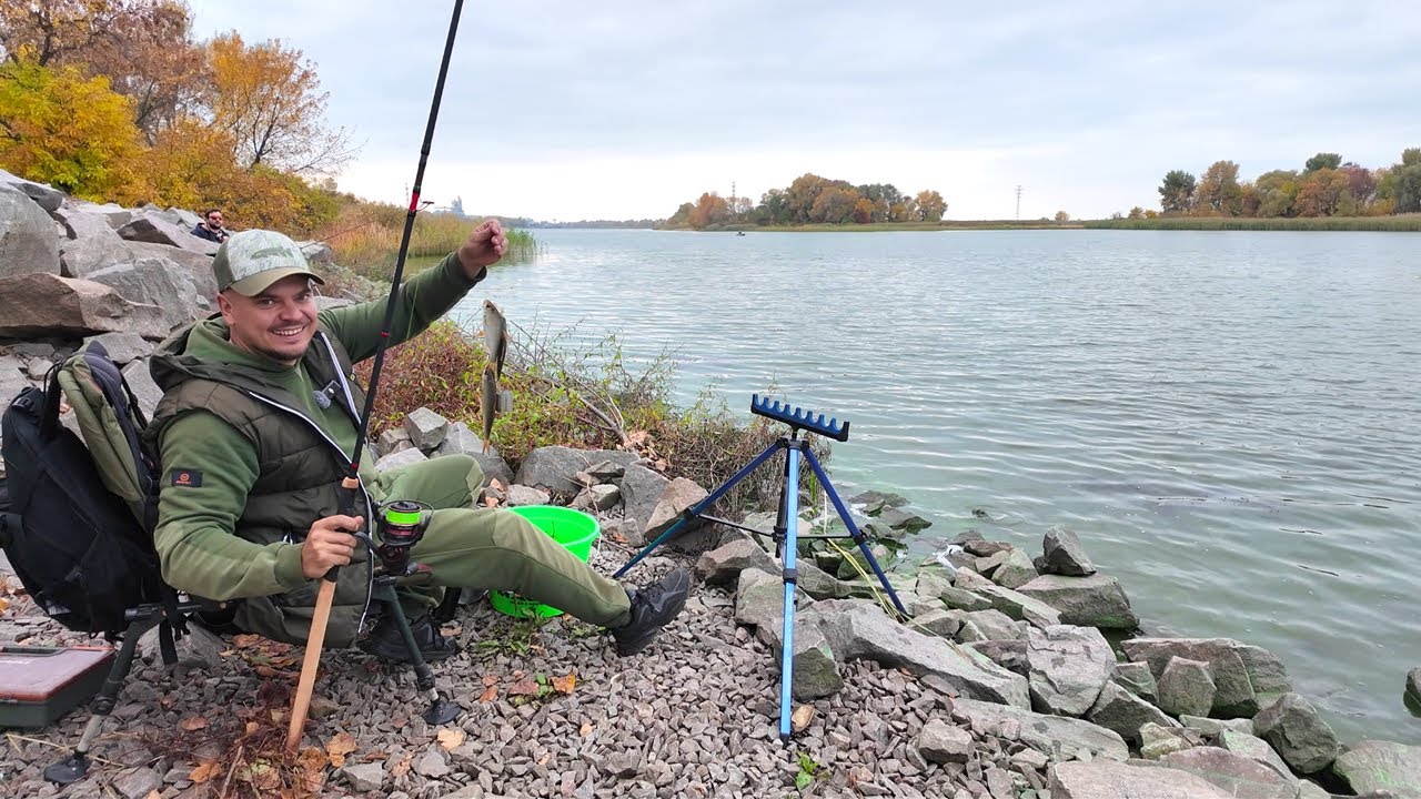 ФІДЕР АЖ ТРІЩИТЬ! По три риби за раз - осіння риболовля в жовтні