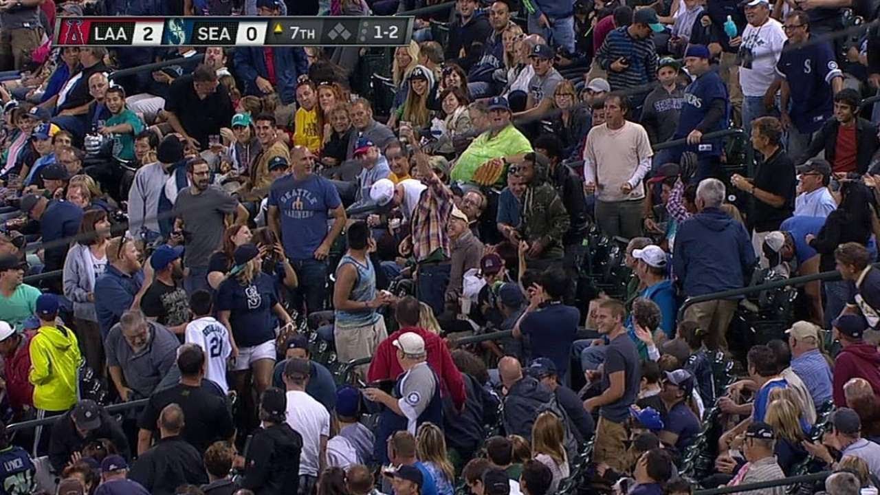 Fan catches a foul ball in his beer cup YouTube