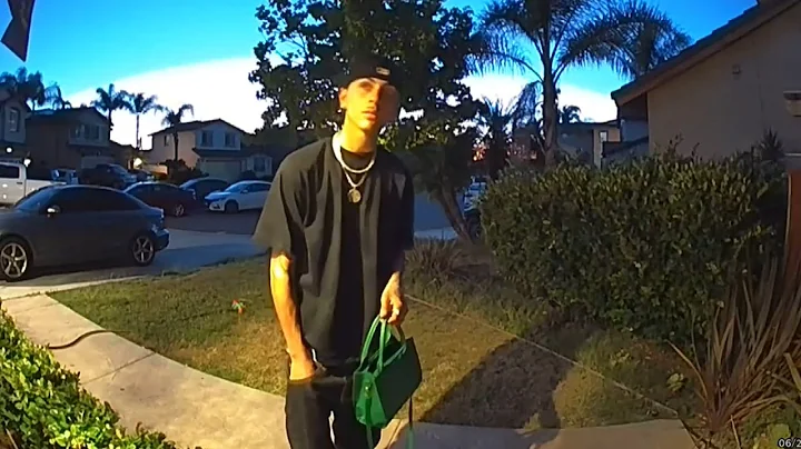 17-Year-Old Returns Woman’s Lost Purse and Gets $3K Reward