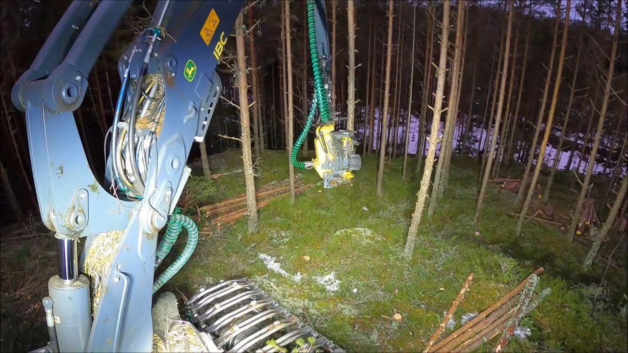 Första gallrar tall med John deere 1170g/212