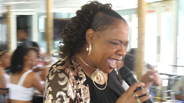 Aleta Davis giving it her Best On The Harriott II ...