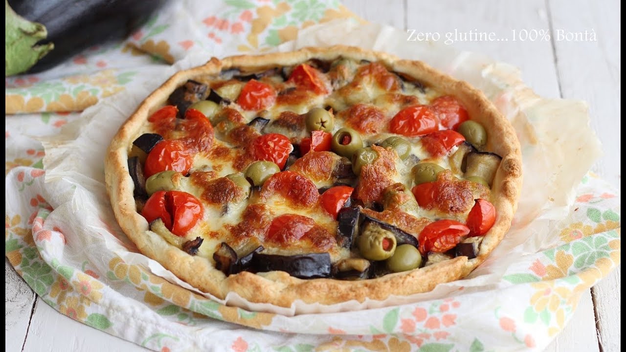 Torta rustica ripiena di melanzane, olive e mozzarella