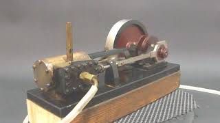 Single cylinder horizontal model steam engine