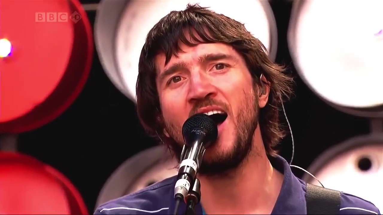 RHCP Live Earth Wembley Stadium Intro Can t Stop 2007 HQ rhcp-live-earth-wembley-stadium-intro-can-t-stop-2007-hq