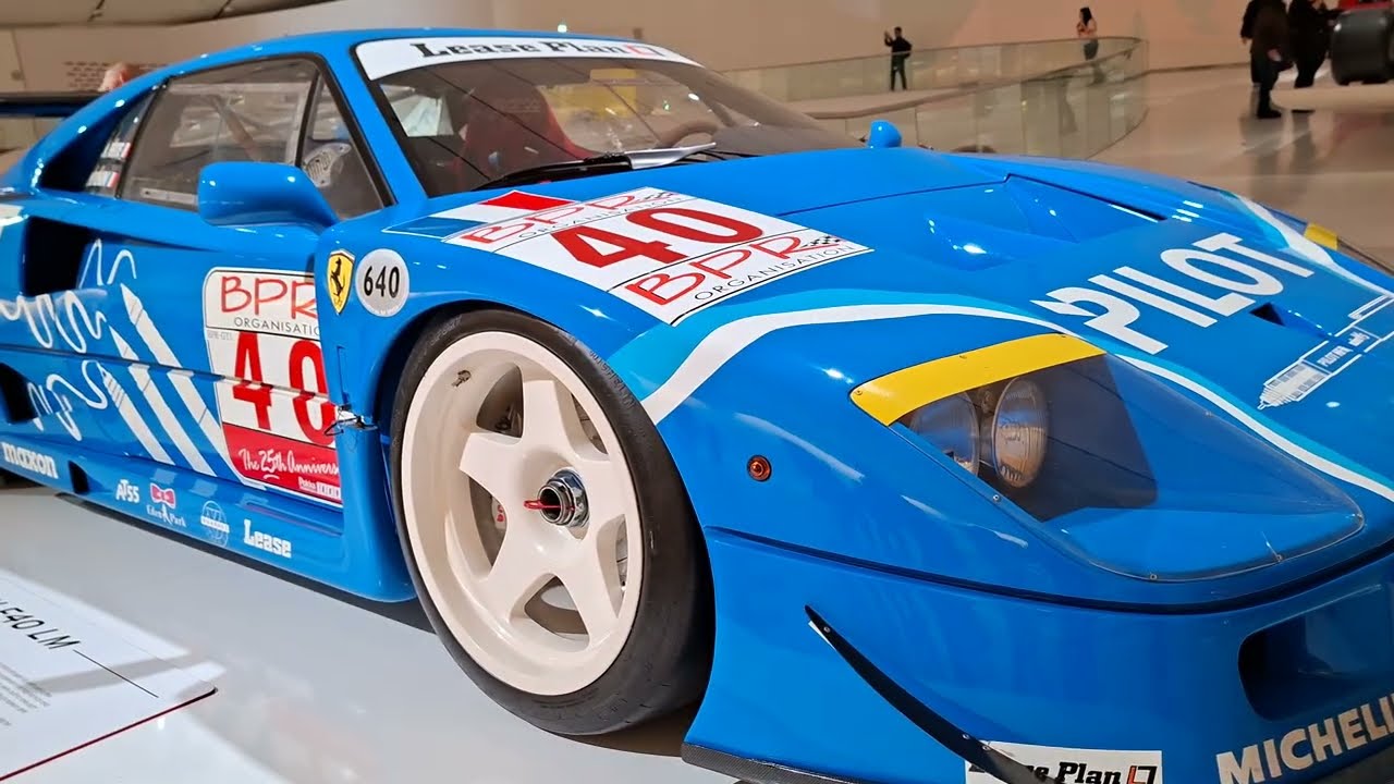 Na Casa de Enzo Ferrari em Modena Itália. 