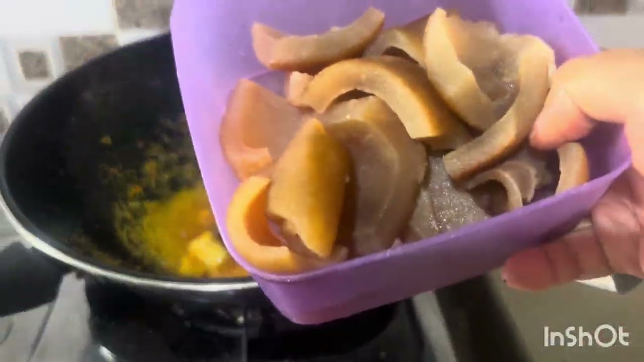 Hari ini kita masak gulai kikil rasanya mantap 😋😋#adayinmylife 