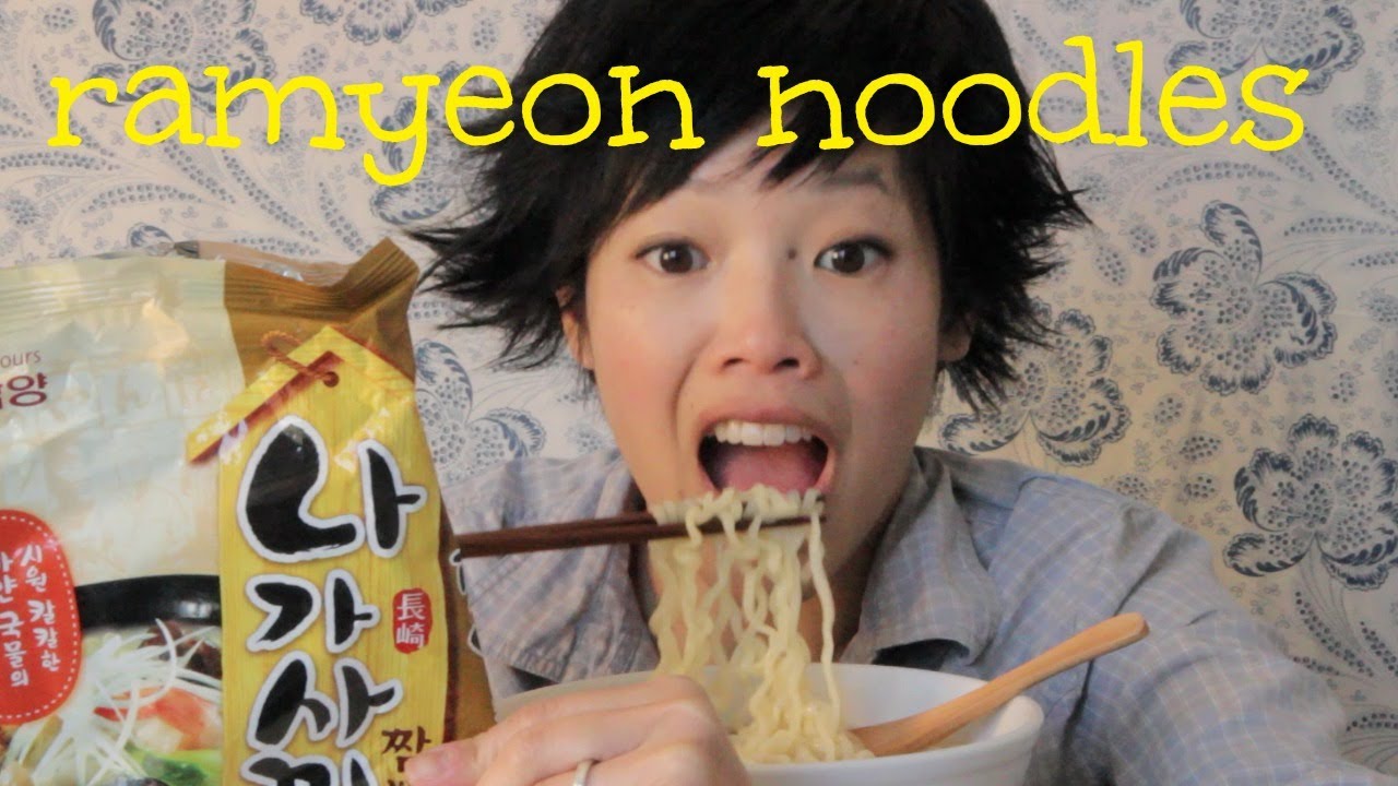 Eating Ramyeon - Korean ramen noodles | emmymade