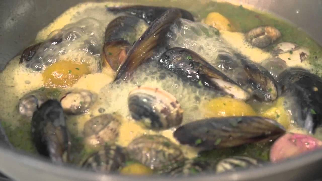 Fregola con Intingolo di Scoglio allo Zafferano e Datterino Giallo in Succo