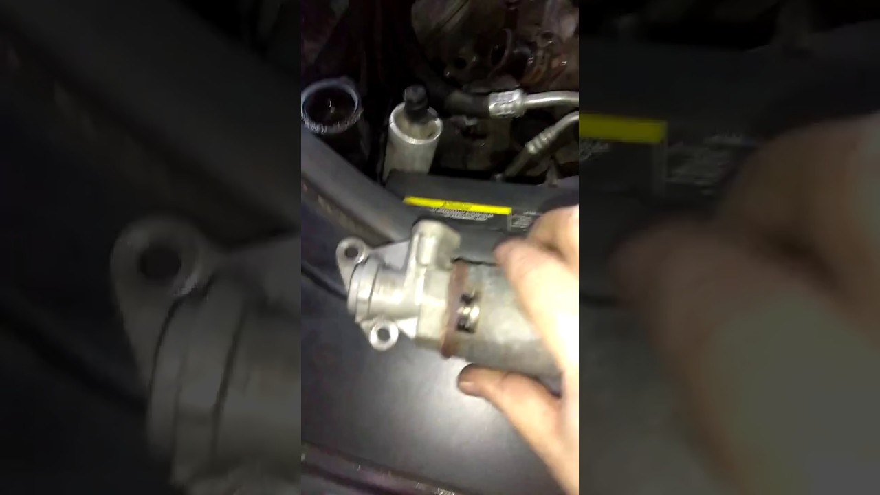 05 Jeep Grand Cherokee wk 5.7 limited EGR replacement pt 1 YouTube