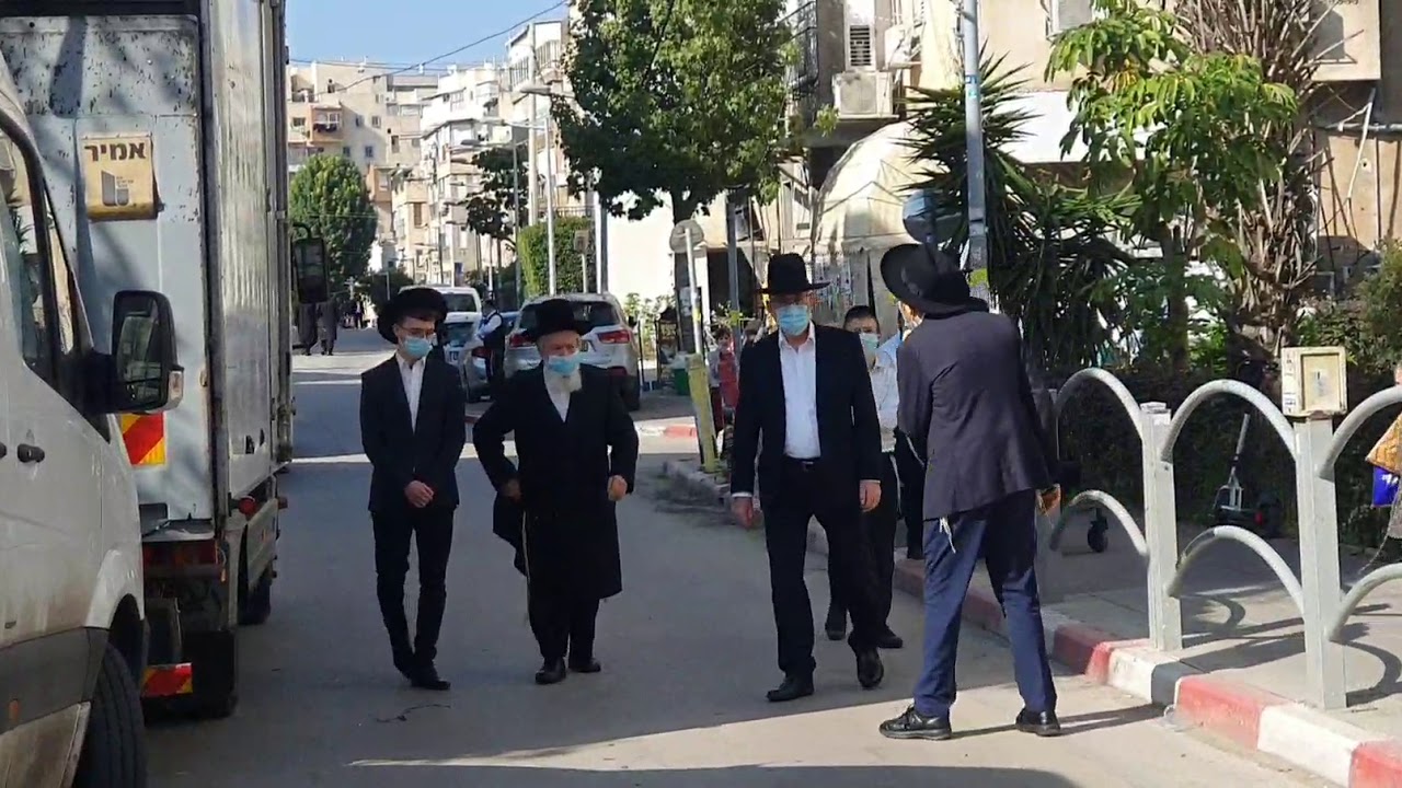 רבי יצחק זילברשטיין נכנס לכינוס מועצת גדולי התורה