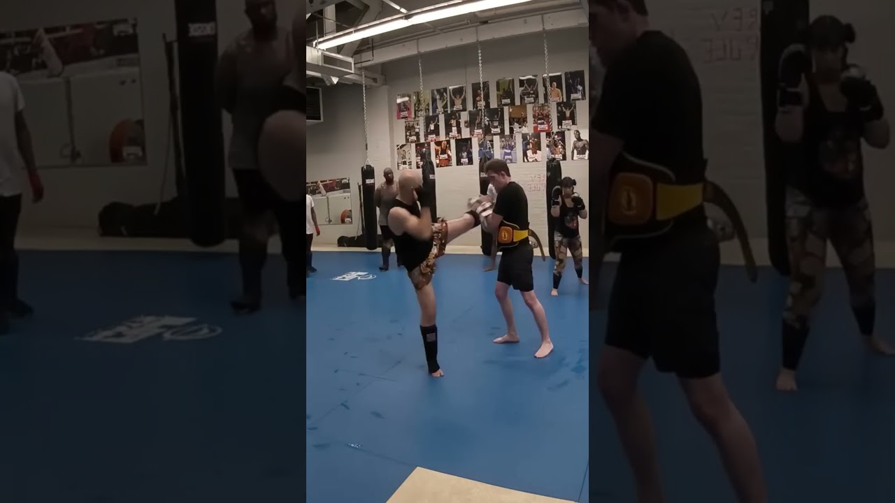 Block and double kick drill for #muaythai
