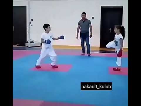 Karate Qızın Oglana Bir eyaqı ilə Udarı👍🔱